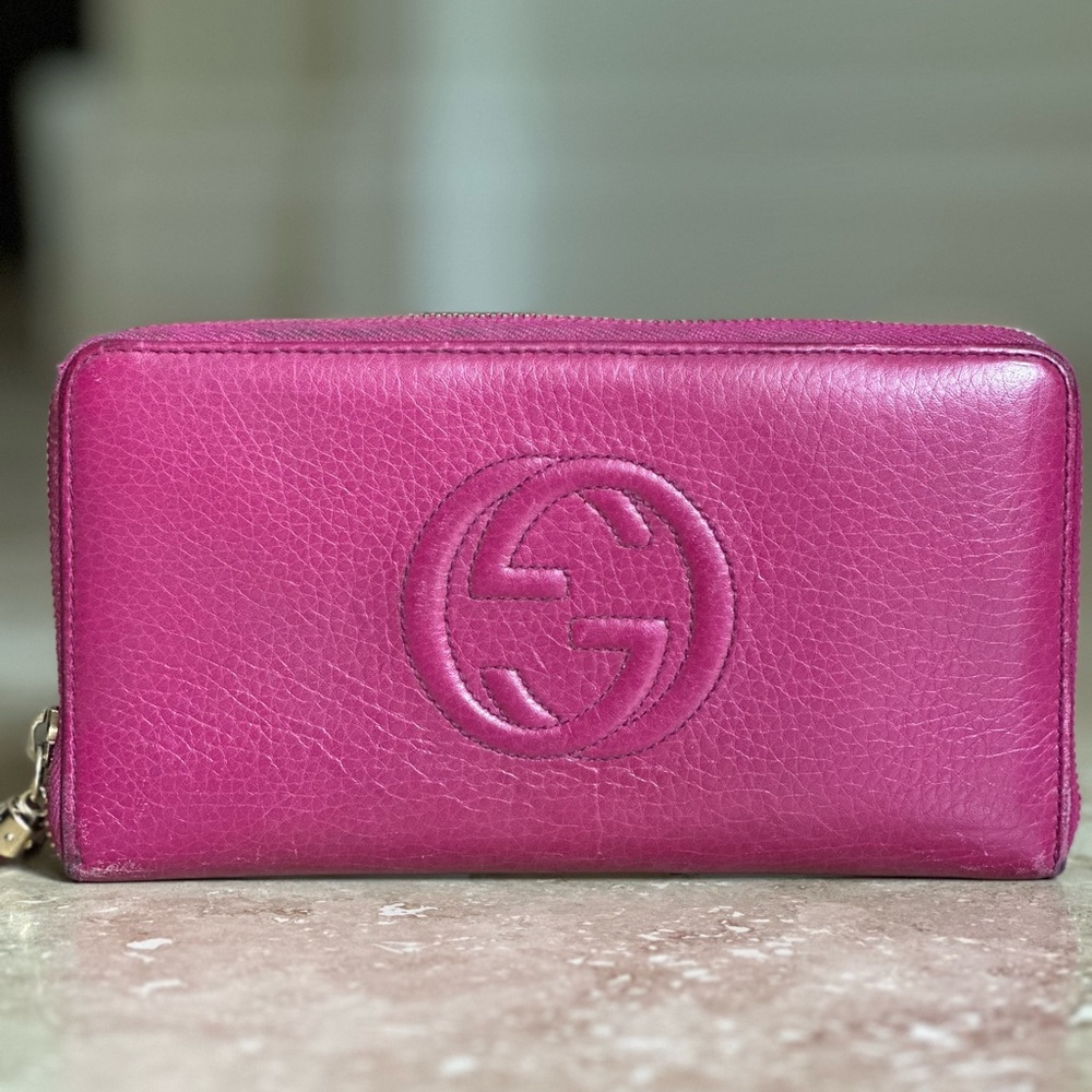 Gucci Embossed Logo SoHo Zippy Grain Leather large wallet Fuchsia pink